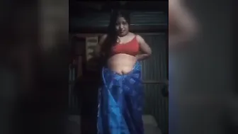 Housewife Unwrapping Her Saree Revealing Big Juicy Tits At Home
