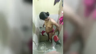 Spying On Neighbor Bathing Nude Catching Her In The Bathroom