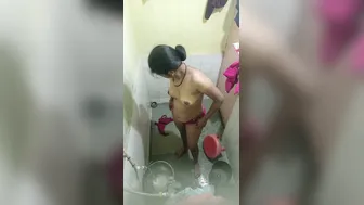 Spying On Neighbor Bathing Nude Catching Her In The Bathroom