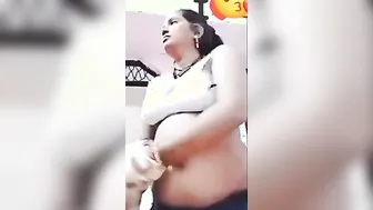 Curvy Bhabhi Exposing Her Private Curves In Leaked Home Video