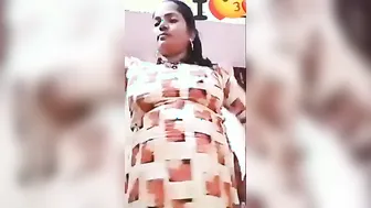 Curvy Bhabhi Exposing Her Private Curves In Leaked Home Video