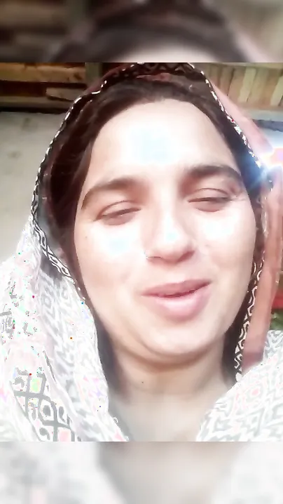 Pashto Bhabhi Teasing With Her Massive Tits In Bedroom Session