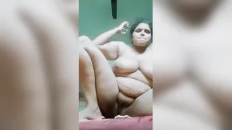 Horny Aunty Exposing Her Huge Breasts In Secret Recording