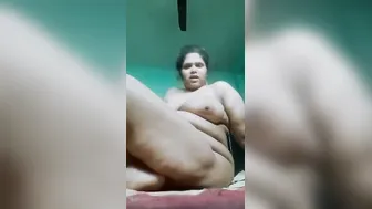 Horny Aunty Exposing Her Huge Breasts In Secret Recording