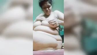 Horny Aunty Exposing Her Huge Breasts In Secret Recording