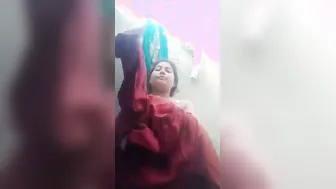Frustrated Bhabhi Going Topless In Leaked Homemade Footage