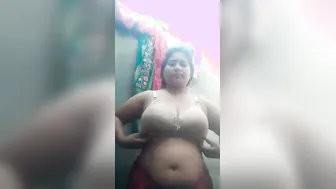 Frustrated Bhabhi Going Topless In Leaked Homemade Footage