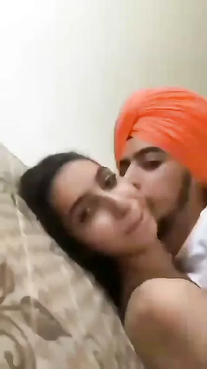 Slim GF Having Sex With College BF Leaked Mms