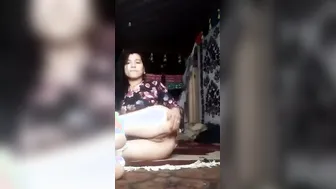 Desi Girl Exposing Her Pussy Taking It Doggy In Leaked Homemade