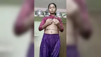 GF Playing With Herself After Shower Caught On Mobile