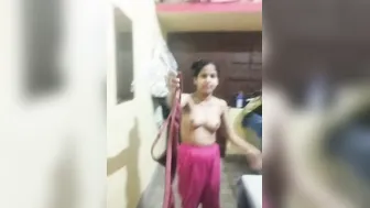 Desi GF Showing Off Her Sexy Curves Nude On Camera