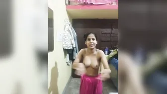 Desi GF Showing Off Her Sexy Curves Nude On Camera