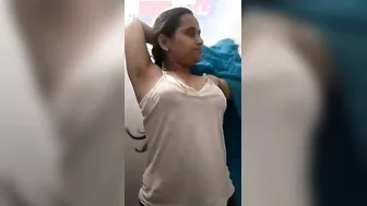 Desi GF Flaunting Her Round Boobs Topless On Camera
