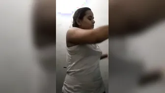 Desi GF Flaunting Her Round Boobs Topless On Camera