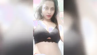 Horny Desi Slut Going Nude In Viral Homemade Video Leaked