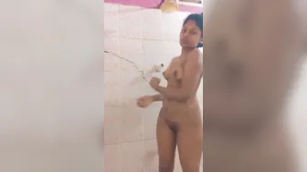 Desi Slut Finally Naked Bathing And Getting Fucked On Cam