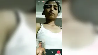 Desi Babe Stripping Her Bra And Showing Boobs In Viral Clip