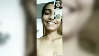 Desi Babe Stripping Her Bra And Showing Boobs In Viral Clip