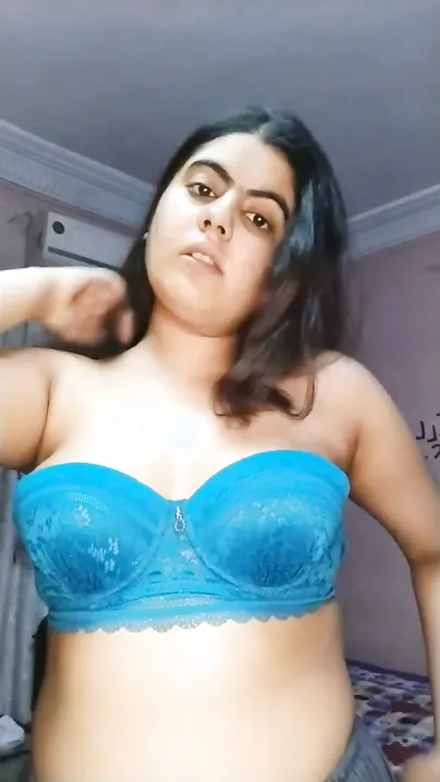 Punjabi Babe Flashing Her Boobs During Video Chat Leaked Online