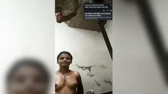 Petite Desi Babe Bathing Nude Secretly Filmed By Hidden Camera