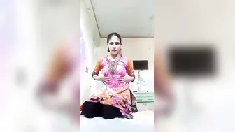 Shy Desi Babe Exposing Her Tits On Camera Going Viral Tonight