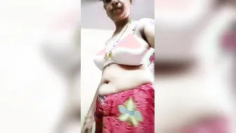 Mature Aunty Getting Naked Showing Her Body To Her Secret Lover