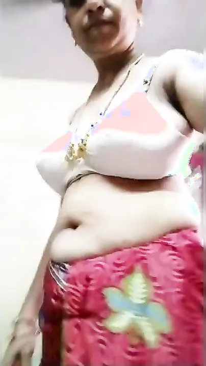 Mature Aunty Getting Naked Showing Her Body To Her Secret Lover