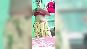 Cam Girl Recording Nude Video Call Session With Her Customer