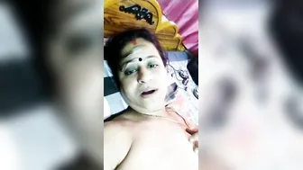 Curvy Tamil Aunty Flashing Her Huge Boobs On Camera Leaked Mms