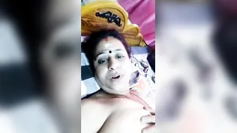Curvy Tamil Aunty Flashing Her Huge Boobs On Camera Leaked Mms
