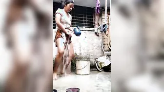 Jabalpur GF Bathing Nude Caught In Leaked Home Video
