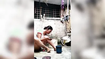 Jabalpur GF Bathing Nude Caught In Leaked Home Video