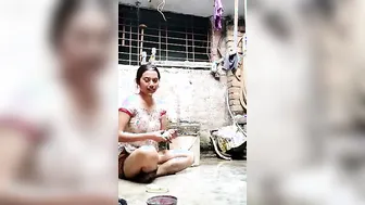 Jabalpur GF Bathing Nude Caught In Leaked Home Video