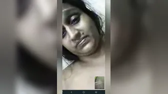 Desi Aunty Stripping And Showing Her Naked Body Off