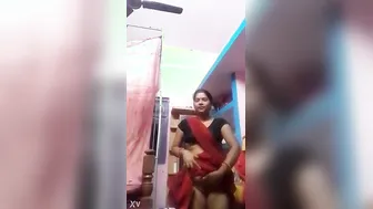 Desi Bhabhi Lifting Saree Showing Pussy For Lover