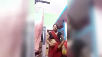 Desi Bhabhi Lifting Saree Showing Pussy For Lover