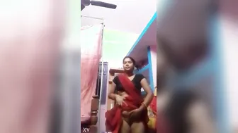 Desi Bhabhi Lifting Saree Showing Pussy For Lover