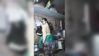 Desi GF Fingering Herself At Home In Leaked Video