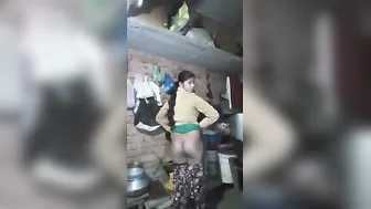 Desi GF Fingering Herself At Home In Leaked Video