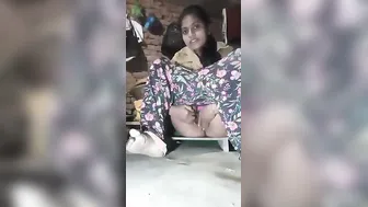 Desi GF Fingering Herself At Home In Leaked Video