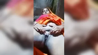 Unsatisfied Married Bhabhi Showing Her Pussy On Camera