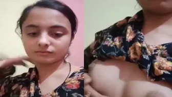 GF Showing Her Tits To Him In Leaked Private Mms Video