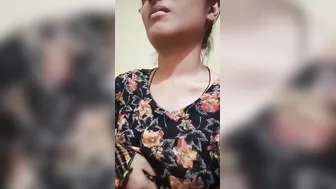 GF Showing Her Tits To Him In Leaked Private Mms Video