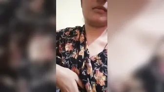 GF Showing Her Tits To Him In Leaked Private Mms Video