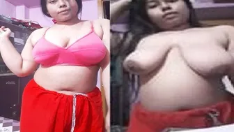 Curvy Babe Exposing Her Huge Tits Topless On Private Cam Show