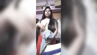 Curvy Babe Exposing Her Huge Tits Topless On Private Cam Show