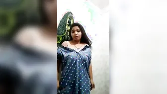 Bengali GF Revealing Her Flawless Naked Body On Camera