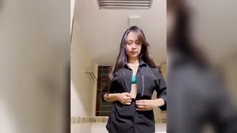 Desi Babe Showing Off Boobs While Rubbing Her Dripping Pussy