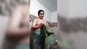 Thick Bhabhi Stripping Slowly Before Her Bath Looking Amazing