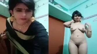 Tall Bhabhi Stripping Out Of Saree Exposing Everything On Cam